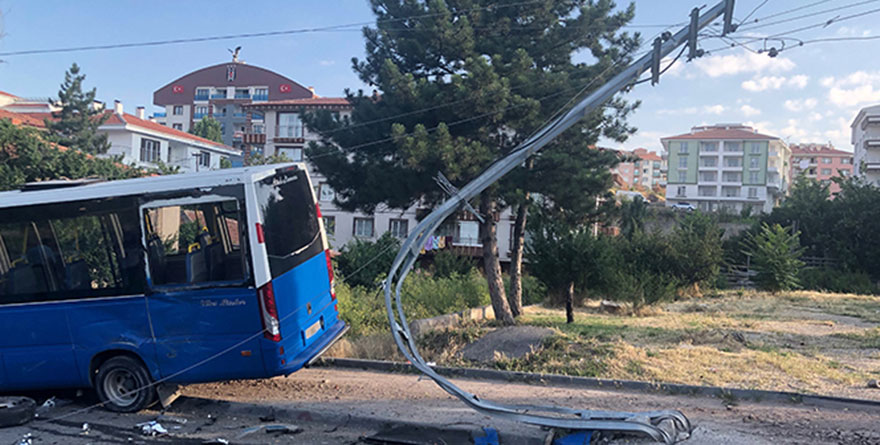 Altındağ'da dolmuş otomobile çarptı