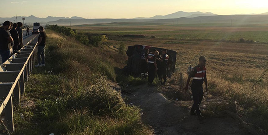 Eskişehir'de yolcu otobüsü devrildi: 13 yaralı