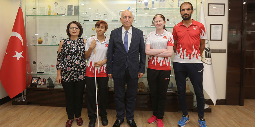 Fethi Yaşar rekortmen sporcuları ağırladı