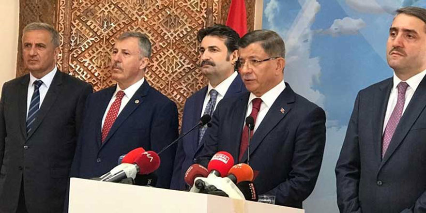 Ahmet Davutoğlu AK Parti'den istifa etti