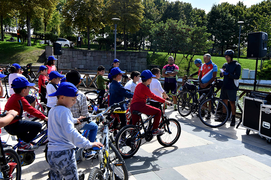 Büyükşehirden çocuklara scooter ve bisiklet etkinliği