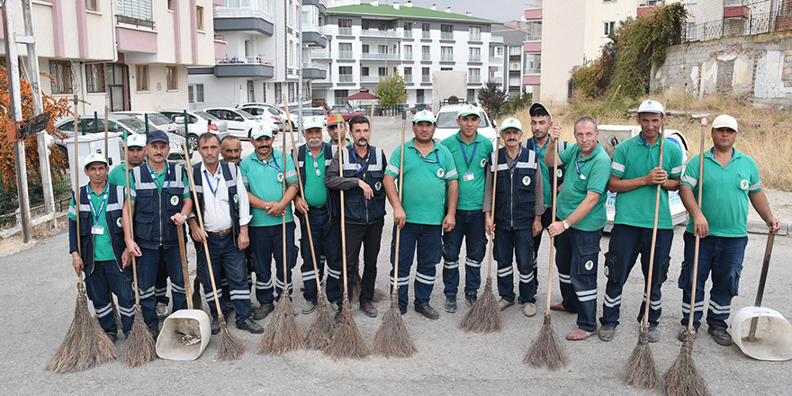 Mamak’ta üç mahalle köşe bucak temizlendi