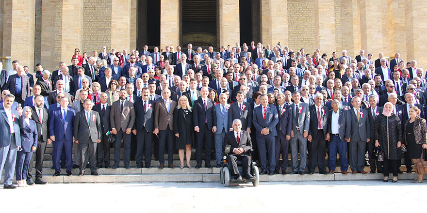 Bakan Soylu, muhtarlarla birlikte Anıtkabir'i ziyaret etti