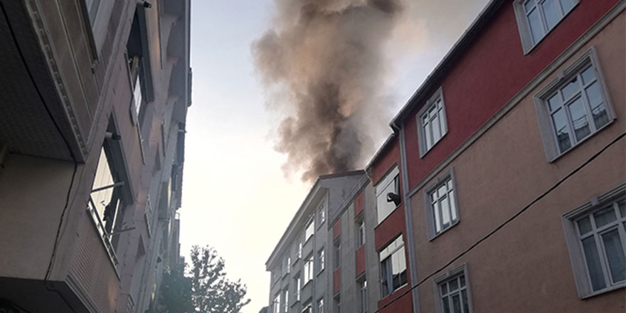 İstanbul'da binanın çatısında çıkan yangın korkuttu