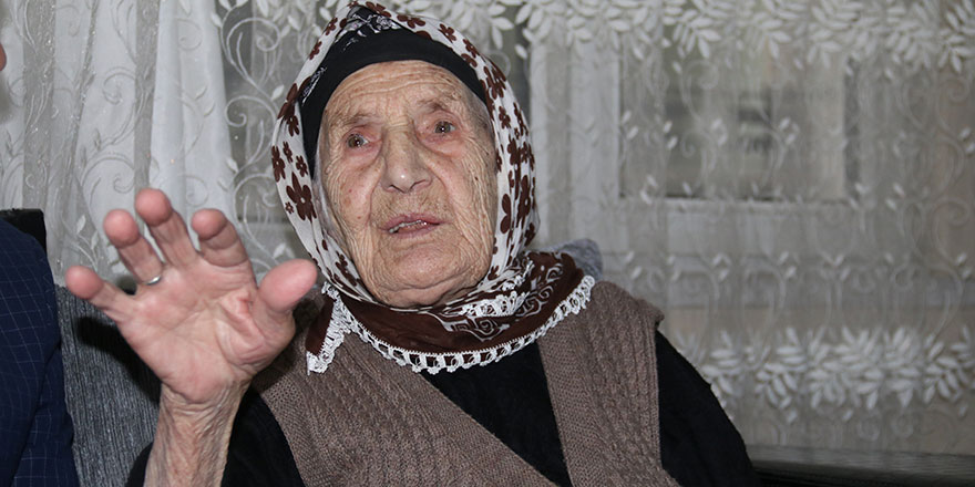 107 yaşındaki Emine nine diş çıkardı