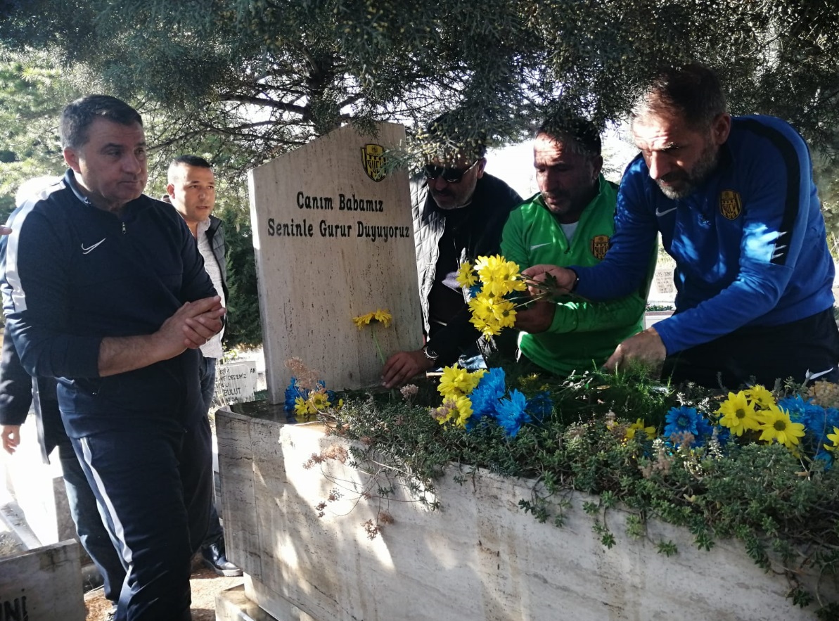 Veli Necdet Arığ’ı mezarı başında anıldı