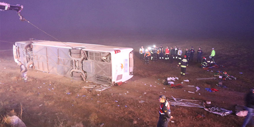 Aksaray'da yolcu otobüsü devrildi: 1 ölü, 51 yaralı