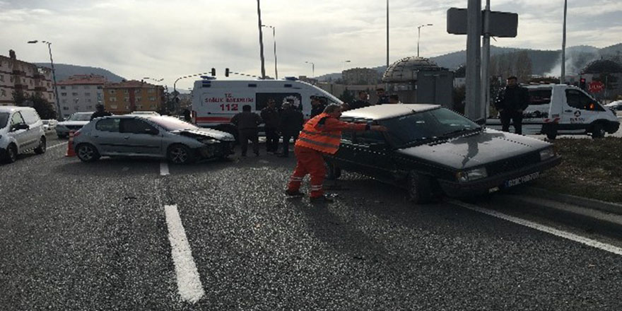 Kızılcahamam ilçesi hastane kavşağında trafik kazası meydana geldi