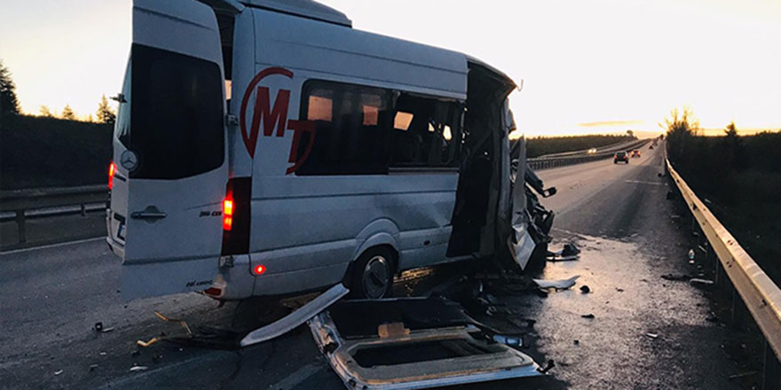 Bursasporlu tarafları taşıyan minibüs kaza yaptı: 17 yaralı