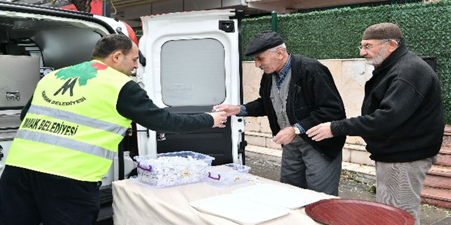 Mamak Belediye'sinden sıcak çay ikramı