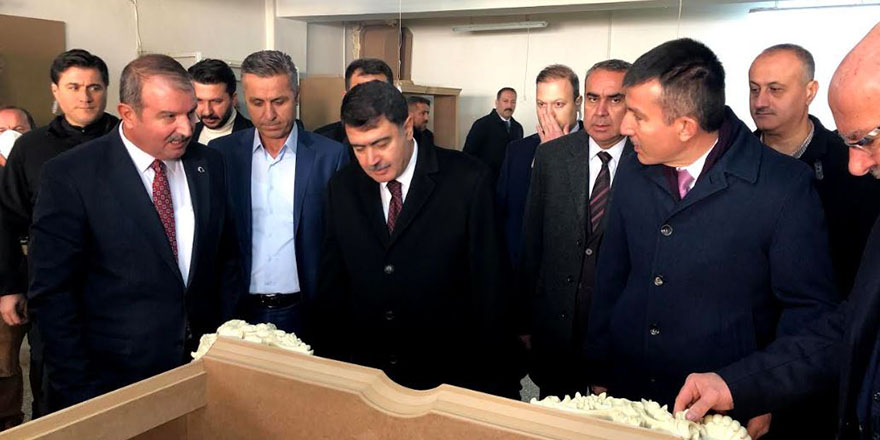 Ankara Valisi Vasip Şahin siteleri ziyaret etti.