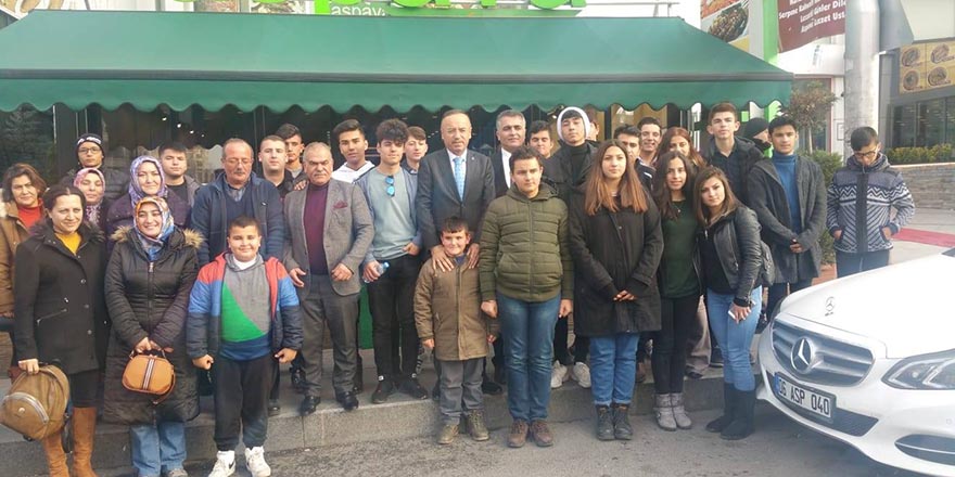 Hacı Turan Kırşehirli öğrencileri Ankara’da ağırladı