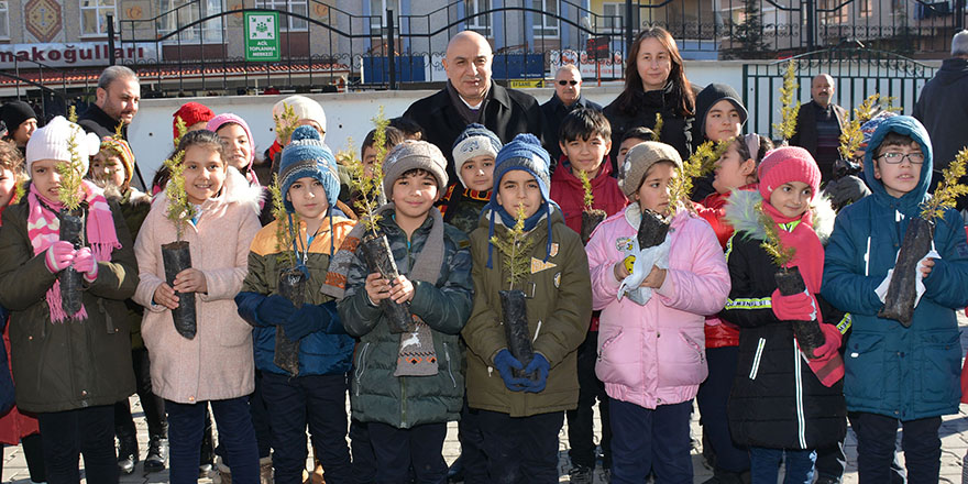 Keçiören’de 6000 fidan dağıtıldı