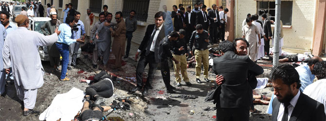 Pakistan'da hastanede patlama! 30 kişi öldü