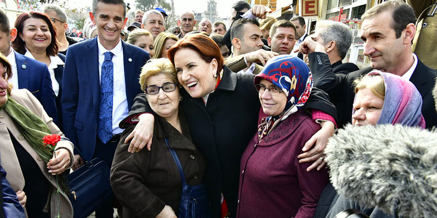 Meral Akşener ikinci torunu kucakladı