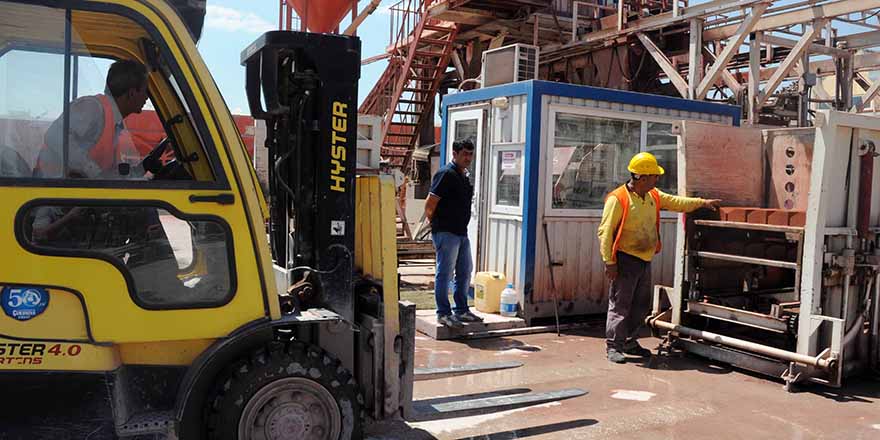 Yenimahalle Belediyesi kendi üretip kendi döşüyor