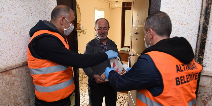 Altındağ’da 60 yaş üstü vatandaşlara yardım