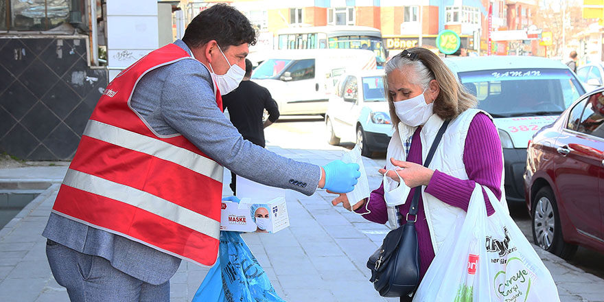 Keçiören bir günde 20 bin maske dağıttı