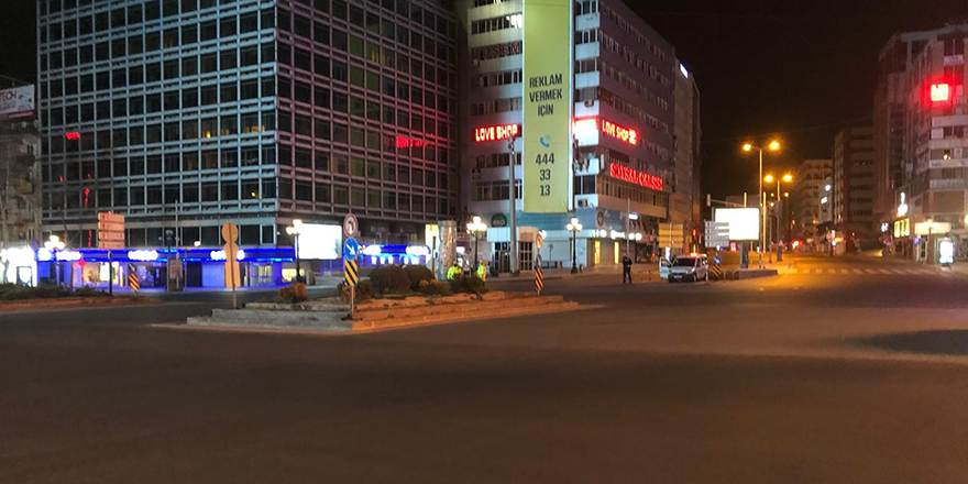 Ankara'nın cadde ve sokaklarında sessizlik hakim