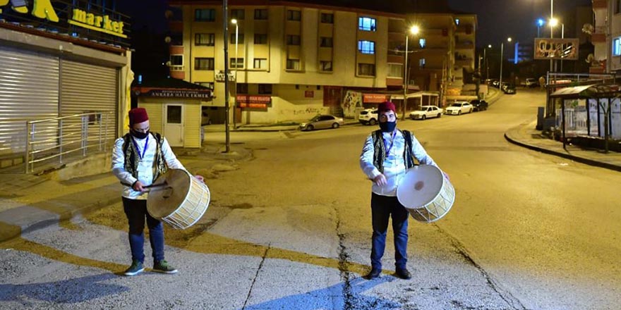 Mamak'ta sosyal mesajlı maniler