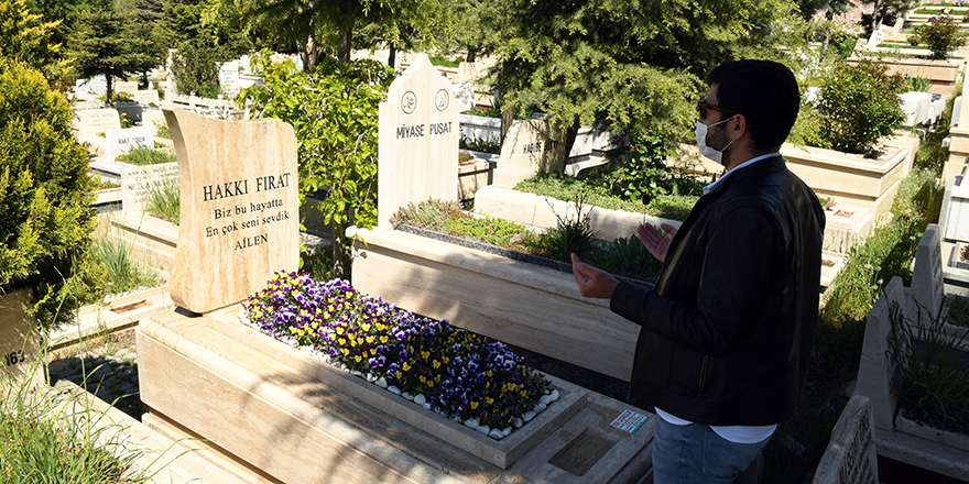 Ankara'da mezarlıklar ziyarete açıldı