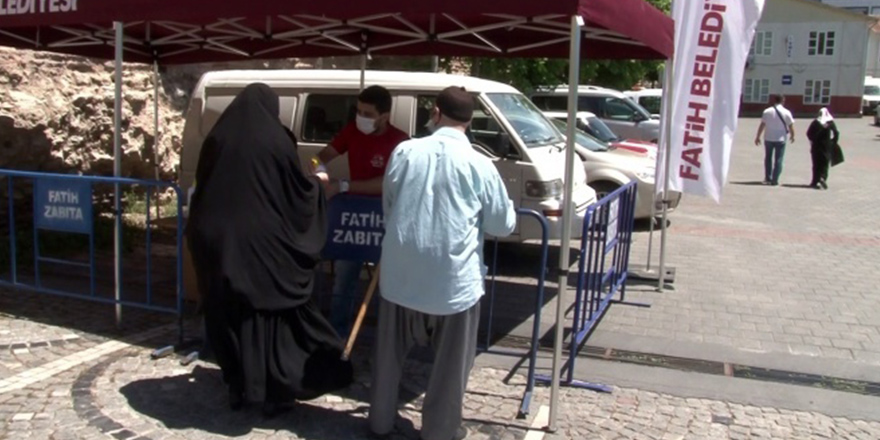 65 yaş üstü vatandaşlar dışarı çıktı