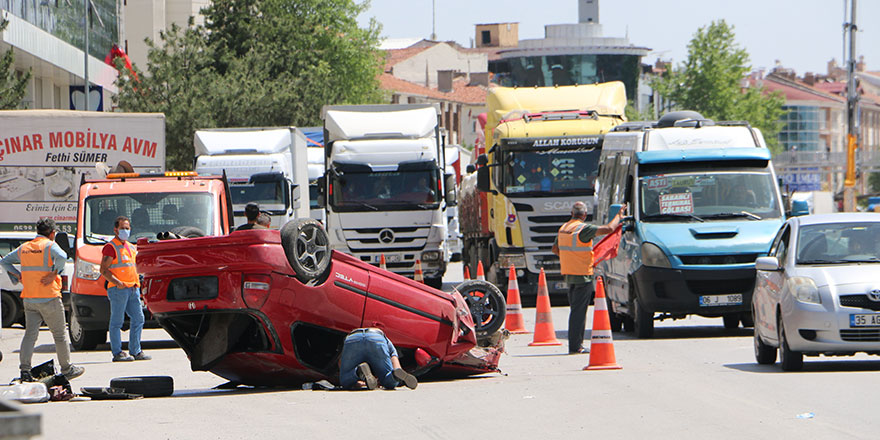 Takla atan araçtan sağ çıktılar