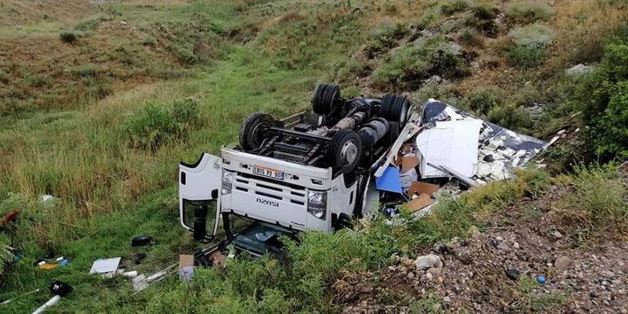 Solta Boğazında kamyonet takla attı