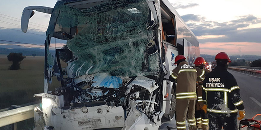 Yolcu otobüsü kamyona arkadan çarptı: 2 ölü