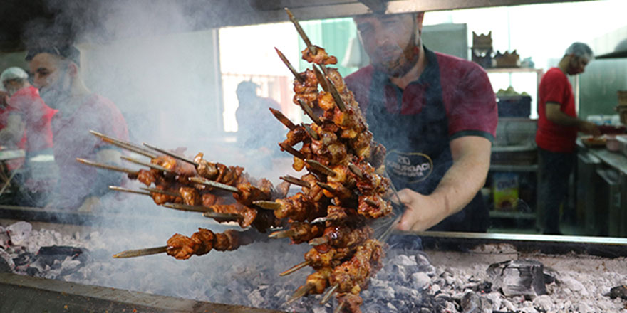 Kurban etiyle ilk gün Adana kebap yapmayın