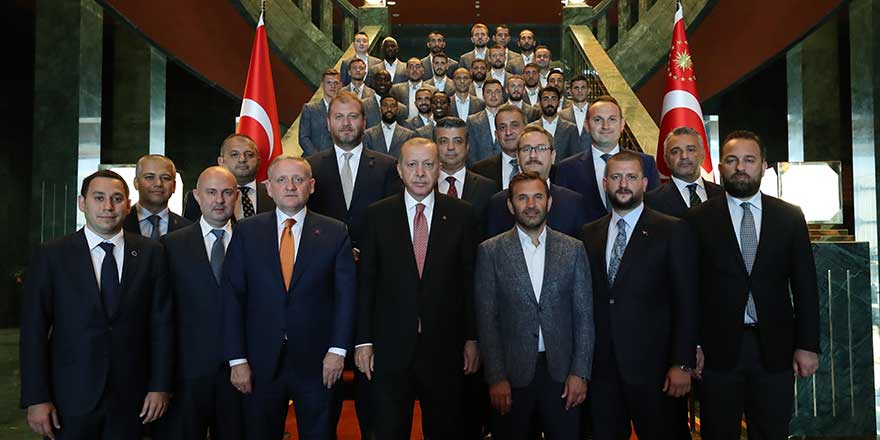 Erdoğan, şampiyon Başakşehir'i kabul etti