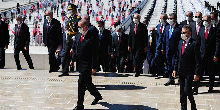 Cumhurbaşkanı Erdoğan Anıtkabir'i ziyaret etti