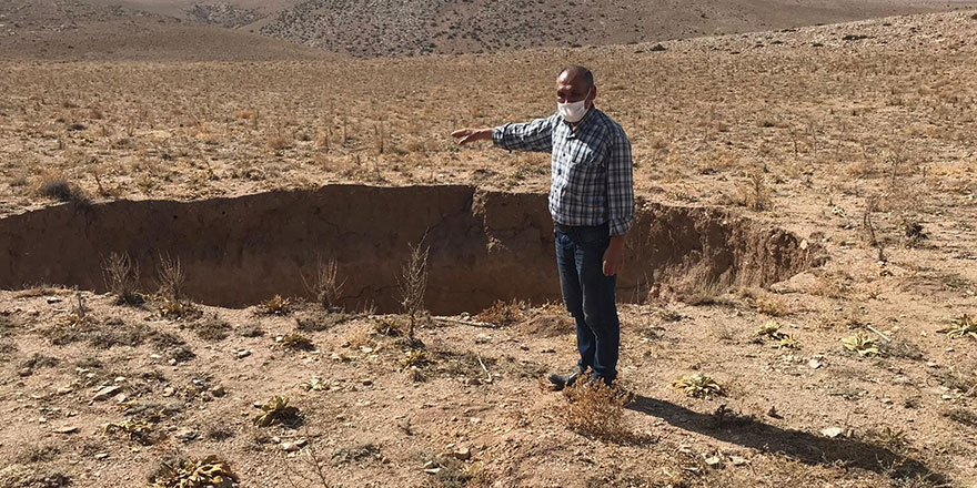 Konya’da 30 metrelik obruk görenleri korkuttu