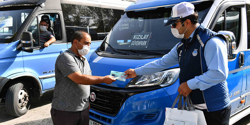 Minibüsçülere ücretsiz maske dağıtıldı