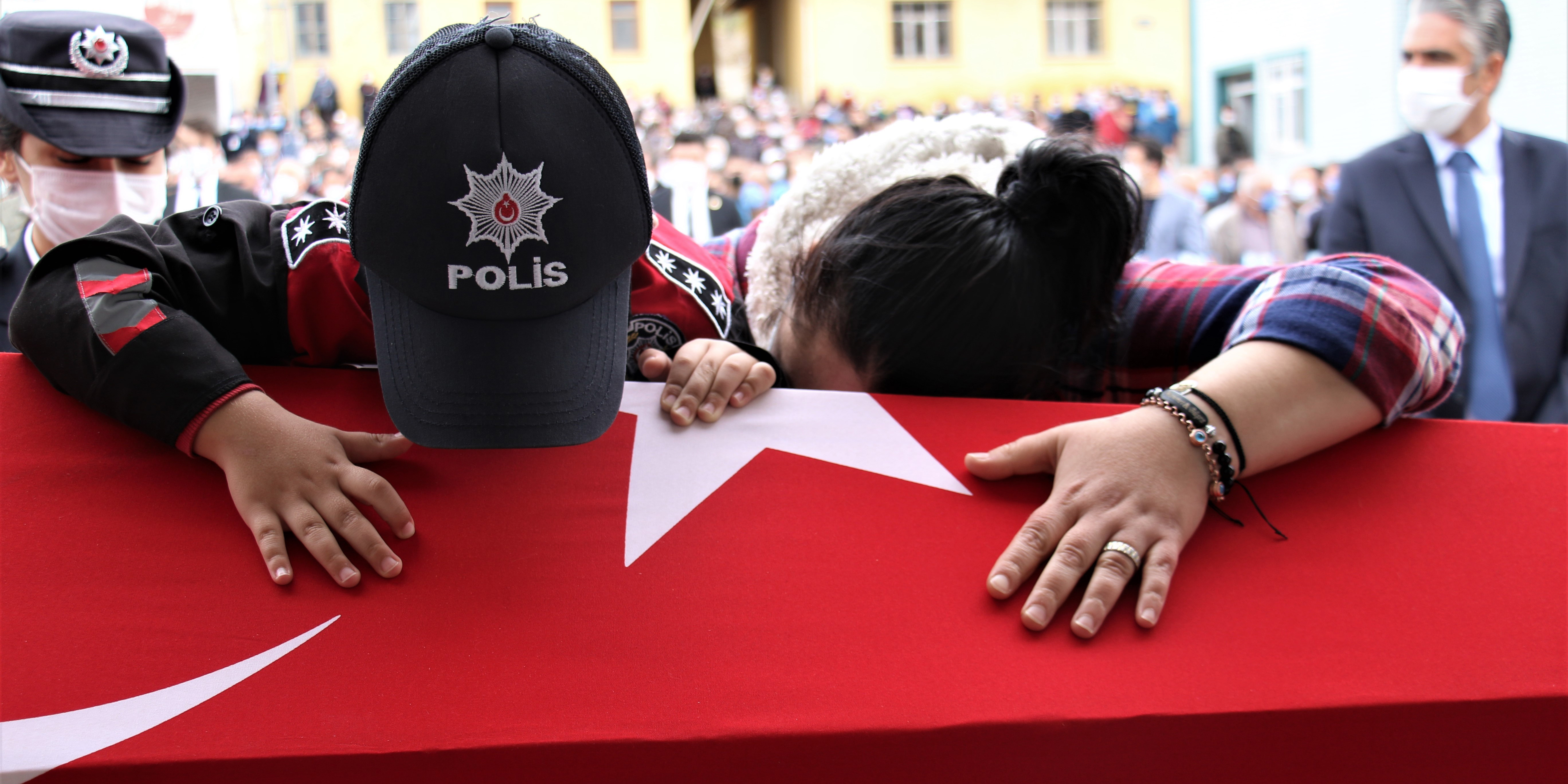 Şehit düşen polis memuru Ankara’da toprağa verildi