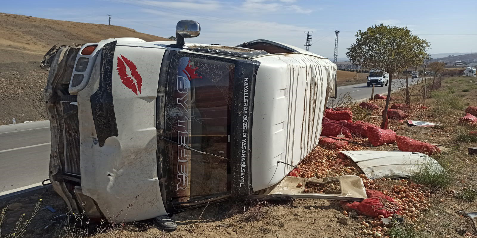 Ankara'da minibüs devrildi