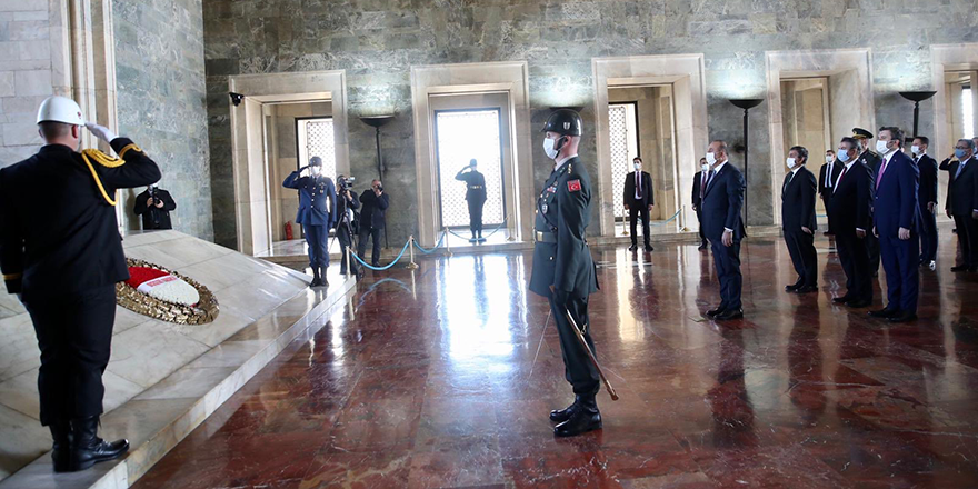 Dışişleri Bakanı Çavuşoğlu Anıtkabir’i ziyaret etti