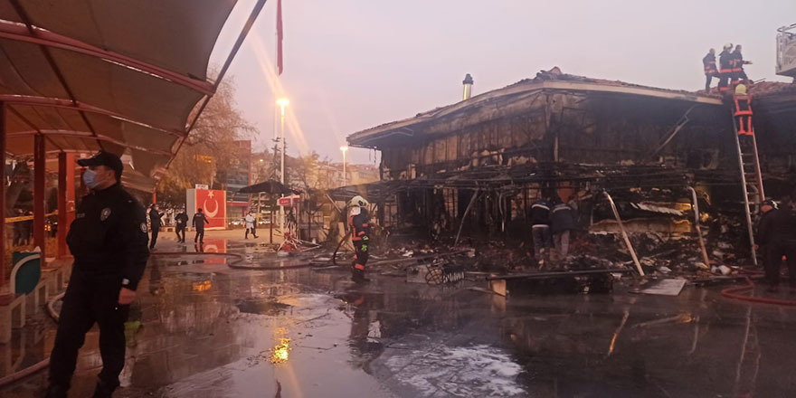 Sincan'da kapalı pazar yerinde yangın