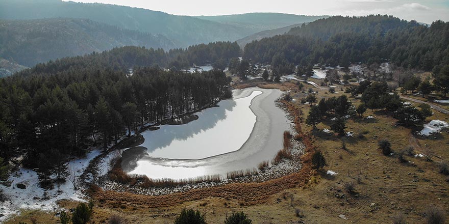 Başkent’in saklı güzelliği buzla kaplandı