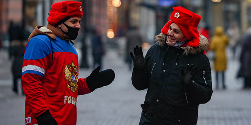 Rusya'da aşı olanlar maske takmayacak
