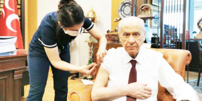 Bahçeli, koronavirüs aşısı yaptırdı