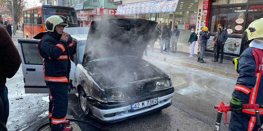 Ankara'da alev alan park halindeki araç yandı