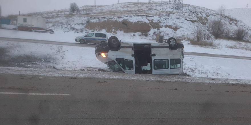 Başkent'te minibüs kazası: 10 yaralı