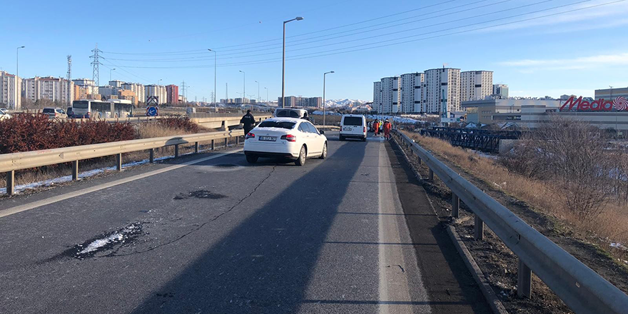 Ankara'da pikap kamyonete arkadan çarptı: 1 ölü, 1 yaralı