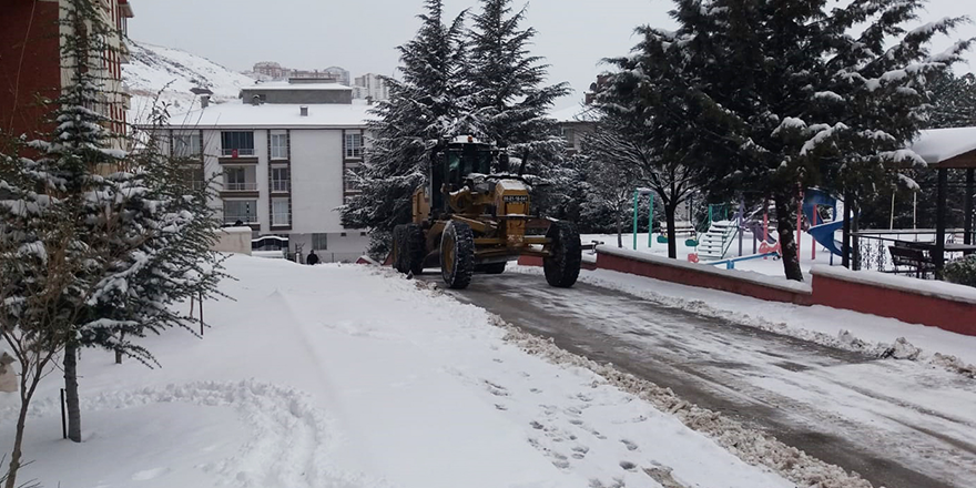 Keçiören’de hummalı kar mesaisi