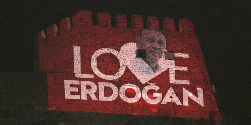 Ankara Kalesi’ne “ Love Erdoğan” görseli