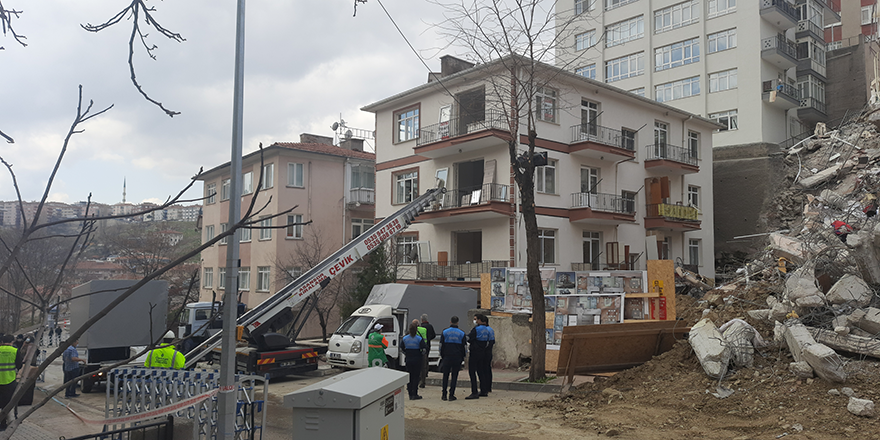 Açelya Apartmanı'nın yanındaki binalar boşaltılıyor