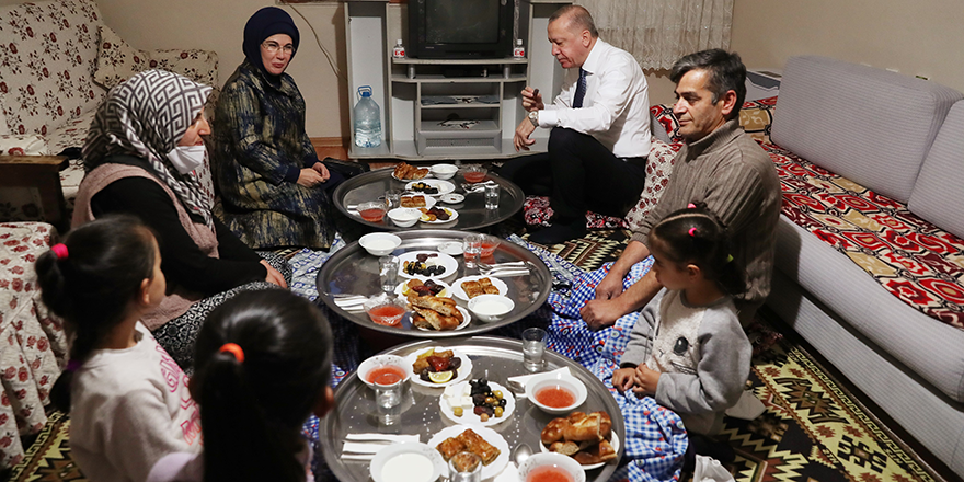 Cumhurbaşkanı Erdoğan'dan sürpriz iftar ziyareti