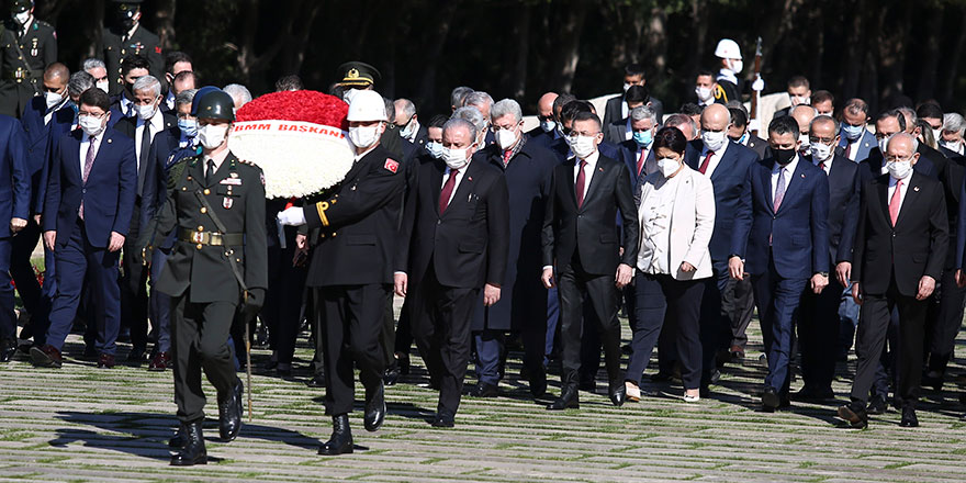 Devlet erkanından Anıtkabir'e ziyaret