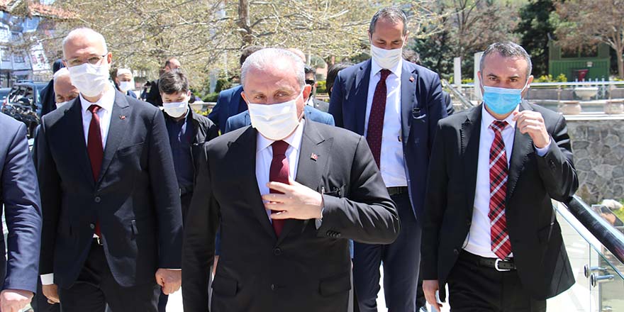 Başkan Şentop, Hacı Bayram Veli Camii’nde cuma namazı kıldı